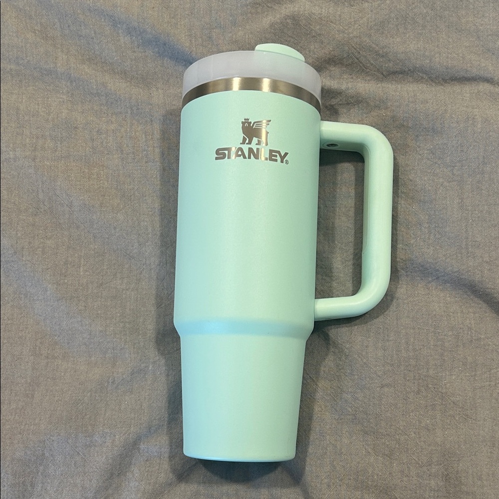 Stanley 30oz Quencher tumbler
